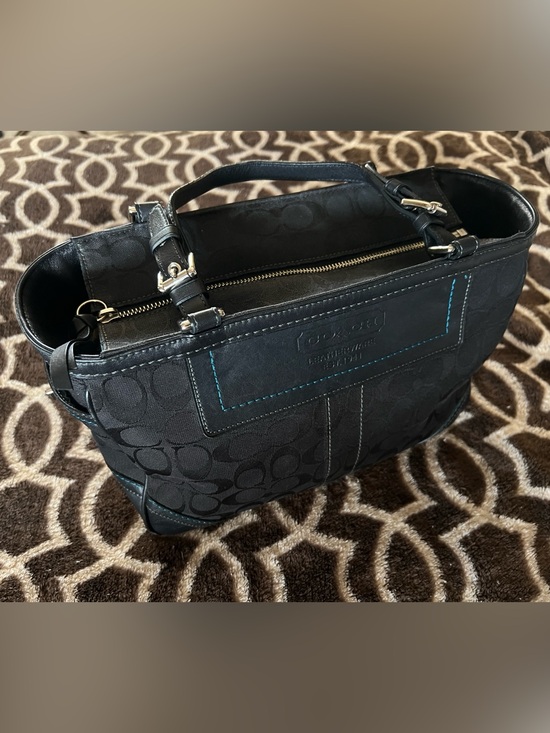 Handbags - Coach Signature Gallery Vintage Tote - Medium Size